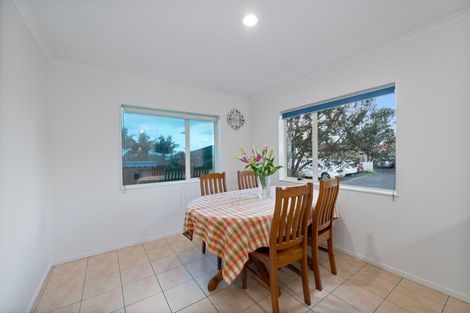 Photo of property in 17 Greenberry Drive, Ranui, Auckland, 0612