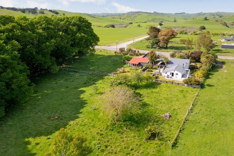 Photo of property in 1033 Masterton Castlepoint Road, Tauweru, Masterton, 5889