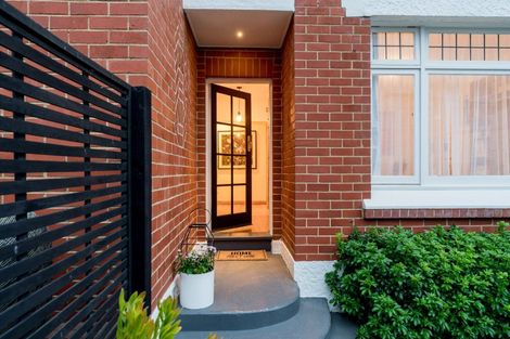 Photo of property in 92 Hargest Crescent, Saint Clair, Dunedin, 9012