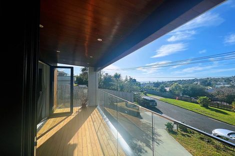 Photo of property in 25 Kiteroa Terrace, Rothesay Bay, Auckland, 0630