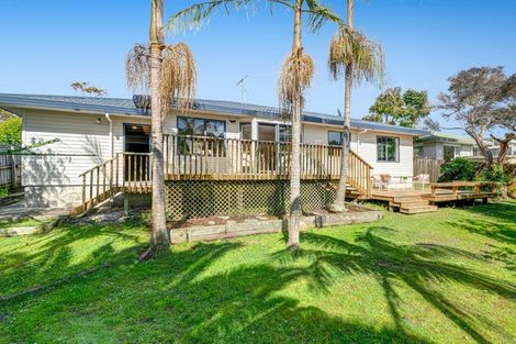 Photo of property in 2/20 Greta Place, Stanmore Bay, Whangaparaoa, 0932
