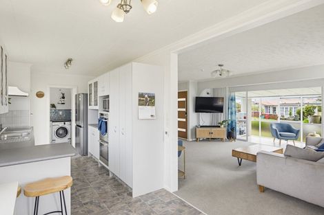 Photo of property in 22 Gray Avenue, Paraparaumu Beach, Paraparaumu, 5032
