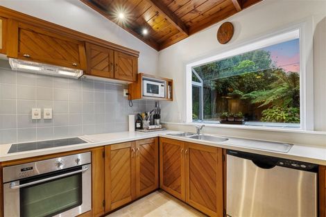 Photo of property in 4 Kitewaho Road, Swanson, Auckland, 0816