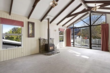 Photo of property in 2 Fox's Terrace, Arrowtown, 9302