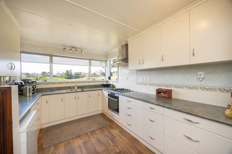 Photo of property in 658 Roberts Line, Kelvin Grove, Palmerston North, 4470