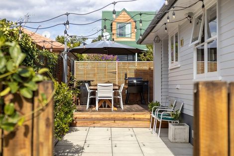 Photo of property in 58 Vodanovich Road, Te Atatu South, Auckland, 0610