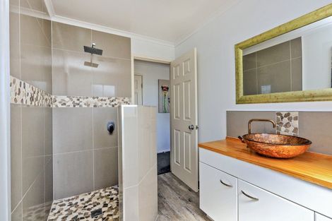 Photo of property in 28 Arataki Road, Havelock North, 4130