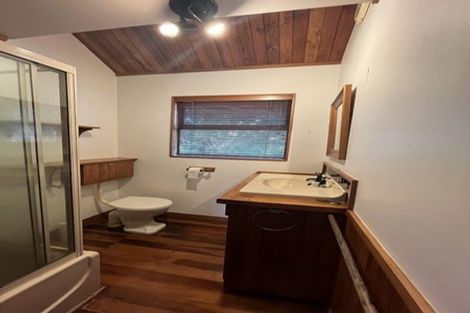 Photo of property in 11 Richmond Hill, Glenside, Wellington, 6037