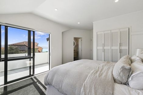 Photo of property in 8 Countess Close, Maupuia, Wellington, 6022