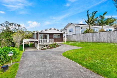 Photo of property in 1/1032 East Coast Road, Fairview Heights, Auckland, 0630