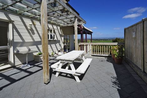 Photo of property in 16 Tironui Terrace, Western Heights, Hamilton, 3200