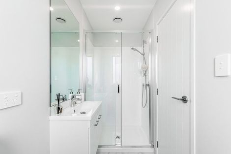 Photo of property in 3/51 Wharf Road, Te Atatu Peninsula, Auckland, 0610