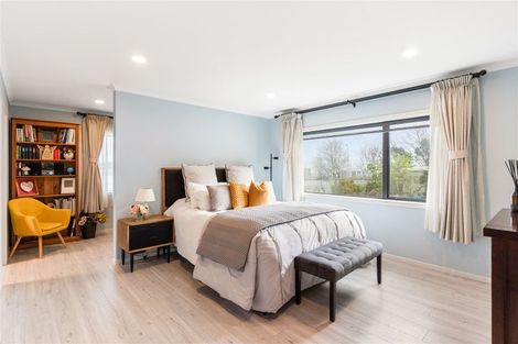 Photo of property in 33d Wairau Road, Forrest Hill, Auckland, 0627