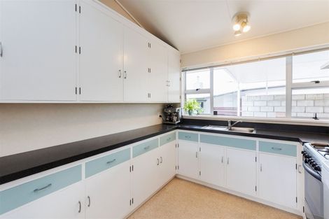 Photo of property in 20 Westhaven Grove, Takaro, Palmerston North, 4412