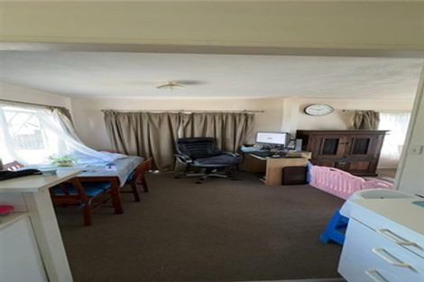 Photo of property in 32 Sandgate Avenue, Botany Downs, Auckland, 2010