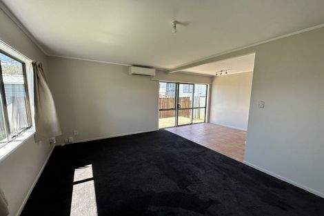 Photo of property in 1 Etherton Drive, Weymouth, Auckland, 2103