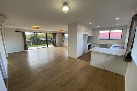 Photo of property in 20 Poplar Grove, Whalers Gate, New Plymouth, 4310