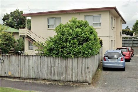 Photo of property in 2/16 Myrtle Street, Hamilton East, Hamilton, 3216