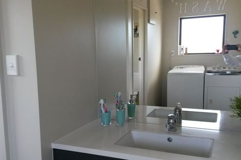 Photo of property in 18 Newberry Place, Richmond Heights, Taupo, 3330