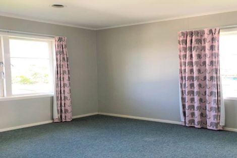 Photo of property in 42 Durham Street, Te Atatu Peninsula, Auckland, 0610