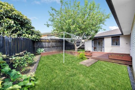 Photo of property in 85 Buscomb Avenue, Henderson, Auckland, 0610