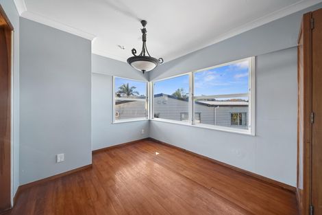 Photo of property in 3 Halberg Street, Glenfield, Auckland, 0629