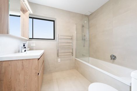 Photo of property in 33 Woodford Avenue, Henderson, Auckland, 0610