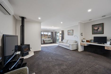 Photo of property in 66 Orotu Drive, Poraiti, Napier, 4112