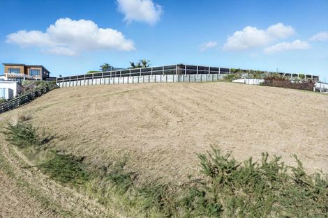 Photo of property in 2 Ranginui Loop Road, Welcome Bay, Tauranga, 3175