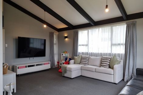 Photo of property in 4 Crown Hill, Titahi Bay, Porirua, 5022