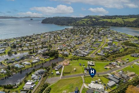 Photo of property in 1 Tinirau Place, Cooks Beach, 3591