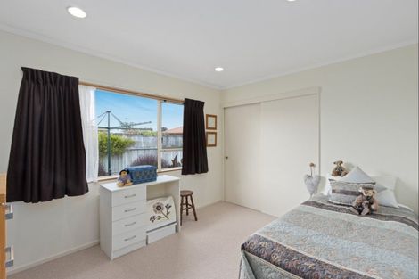 Photo of property in 9 Knightsbridge Place, Taradale, Napier, 4112