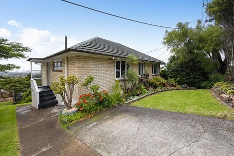 Photo of property in 175 Glenfield Road, Hillcrest, Auckland, 0627