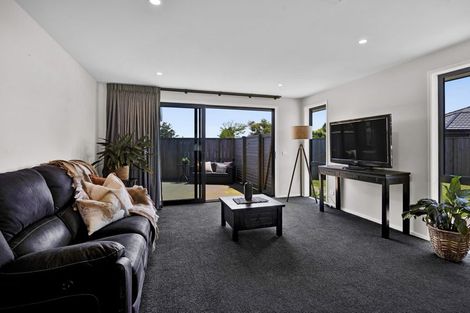 Photo of property in 8 Wheki Lane, Inglewood, 4330