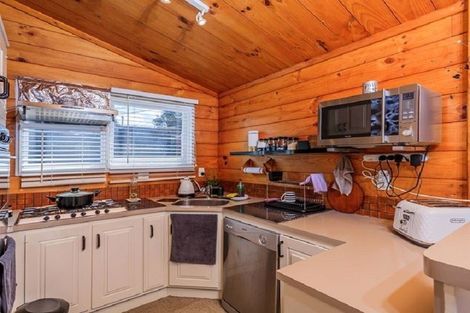 Photo of property in 60 Carlisle Road, Browns Bay, Auckland, 0630