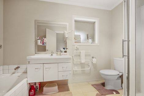 Photo of property in 33/64 Kawaha Point Road, Kawaha Point, Rotorua, 3010