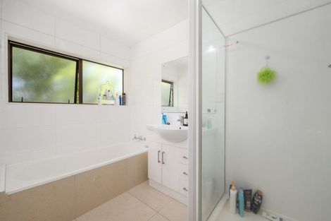 Photo of property in 52 Aviemore Drive, Highland Park, Auckland, 2010