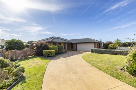 Photo of property in 6 Royal Heights, Glen Avon, New Plymouth, 4312
