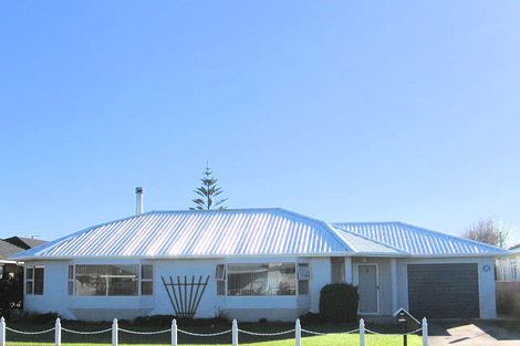 Photo of property in 9 Seabury Avenue, Foxton Beach, Foxton, 4815