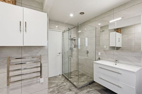 Photo of property in 142 Weatherly Road, Torbay, Auckland, 0630