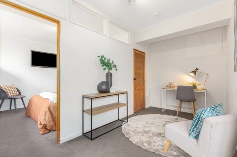 Photo of property in 142 The Ridgeway, Mornington, Wellington, 6021