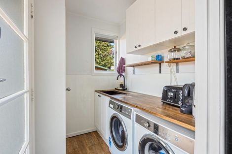 Photo of property in 58 Vodanovich Road, Te Atatu South, Auckland, 0610