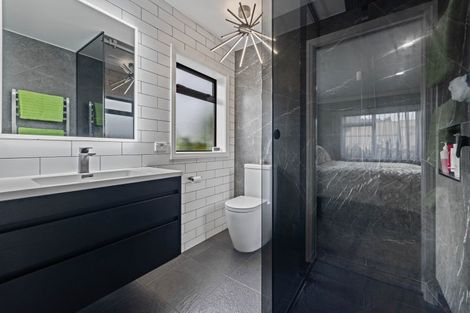 Photo of property in 34 Kinder Street, Acacia Bay, Taupo, 3330