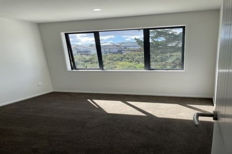 Photo of property in 32 Karoro Road, One Tree Point, 0118