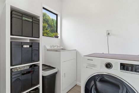 Photo of property in 2/26 Sunward Rise, Glenfield, Auckland, 0629