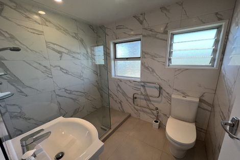 Photo of property in 2/52 Bentley Avenue, Glenfield, Auckland, 0629