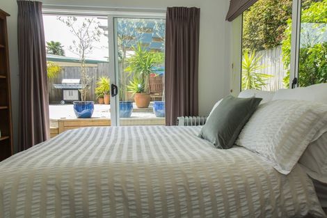 Photo of property in 13a Graham Avenue, Te Atatu Peninsula, Auckland, 0610