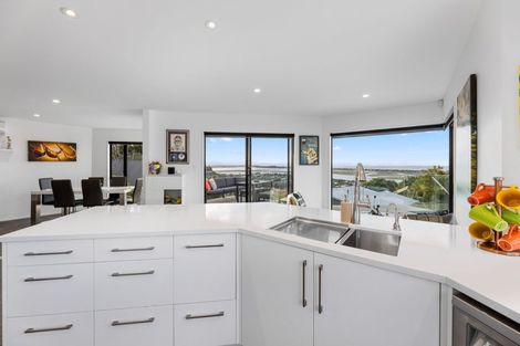 Photo of property in 2/60 Moncks Spur Road, Redcliffs, Christchurch, 8081