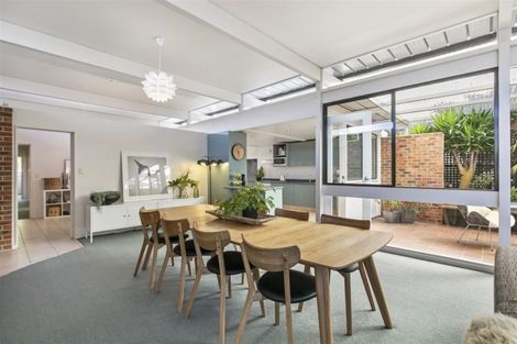 Photo of property in 98 Hillcrest Avenue, Hillcrest, Auckland, 0627