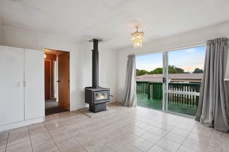 Photo of property in 16 Leaming Place, Clarks Beach, 2122